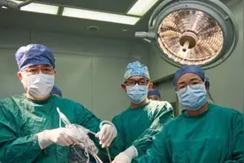 “一步错，步步错”，男子被刺直插心脏！此前有明星也中招图片