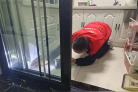 民呼必应 | 蚂蚁侵扰居民！社区接诉即办，联合市卫健委入户消杀图片