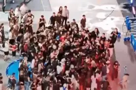 王鹤棣录综艺遇混乱场面宣布退出 目击者：当时的情形让人很担心图片