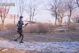 攀爬阶梯、雪地奔跑，我国人形机器人实现重要技术突破图片