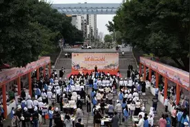 川渝高校大中专学生开展厨艺大赛图片