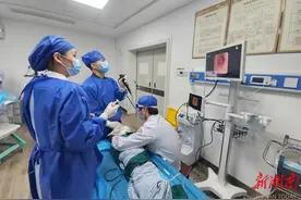 惊险！ 1岁男童玩耍掉入粪坑 PICU全力施救抢生机图片