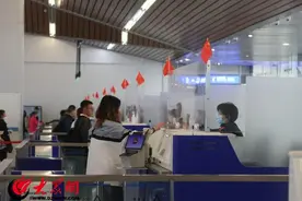 青岛边检站全力保障“梦想”号邮轮顺利首航图片
