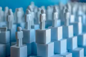 何新红出任国开行党委副书记，或分管党建工作图片
