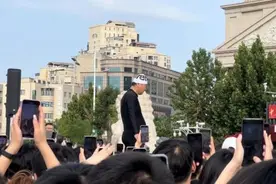天降热搜！去看天津大爷跳水了吗？图片
