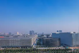 滨海湾，大与小图片
