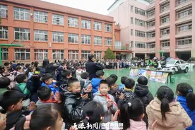 南明交警走进南明小学 开展寒假前交通安全宣传活动图片