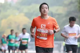 潮新闻跑团 | 48岁的跑马专业户张凌明：杭马给我留下一段温暖的回忆图片