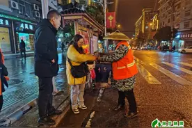 城步：环卫工人拾金不昧，平凡岗位彰显高尚品德图片