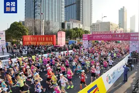 2025无锡马拉松鸣枪开跑 女子马拉松项目赛会纪录被打破图片