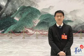 邓毛颖：创新消费场景，打造“黄金内湾”全球消费新引擎图片