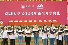 深圳大学迎来1.3万名新生图片