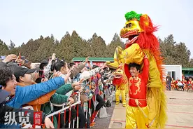 新春走基层｜大运河畔舞狮人图片