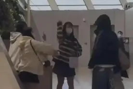 知名男歌手突然被多名女子泼水！工作室：已报警图片