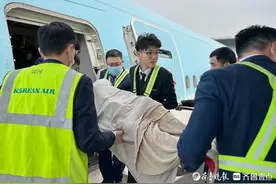 乘客脑出血需特护！青岛胶东国际机场联合多方开通“紧急通道”图片