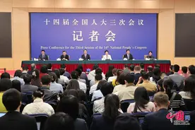 人社部部长：AI对就业影响深远 将连续三年支持千万人次技能培训图片