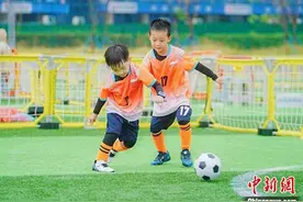 成都幼儿“三大球”运动嘉年华开幕  川渝萌娃乐享运动图片