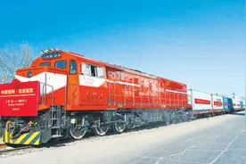 北京开出首趟中亚班列图片