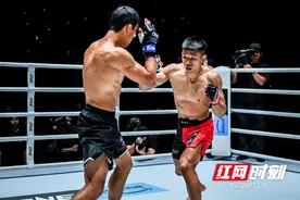 “ONE：巅峰系列赛27”曼谷开赛 邵阳“猛男”唐凯血战超重对手图片