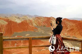 祁连山下，遇见七彩丹霞图片