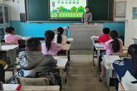 养马岛中学开展“全国交通安全日”宣传教育图片
