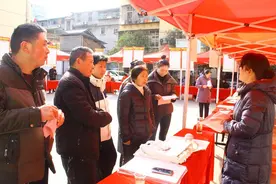 湖北郧西县：家门口就业成首选图片