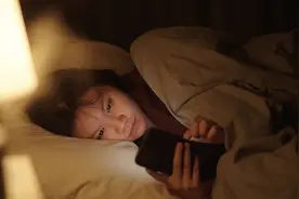 闪电心灵愈站 | 初一女生手机成瘾、厌学拒校 心理专家：切勿“无底线纵容”孩子图片