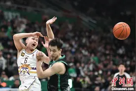 CBA常规赛：辽宁本钢主场胜北京控股队图片
