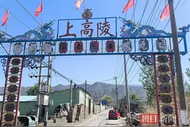 生前将心事写满院落、感动全网的山西老农：闭塞村落里坚持写字28年，重视教育文化，关心高铁建设图片