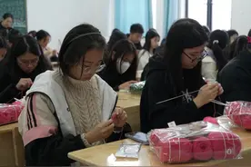 何晓梅，你的朋友圈我们都看到了！图片