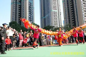 新春走基层 | 深圳小区张灯结彩年味十足，15万留守物业人陪您过大年图片