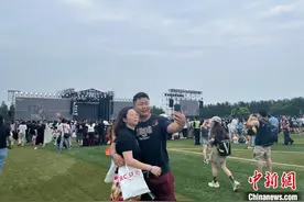 沈阳玫瑰音乐节“七夕”浪漫开唱图片
