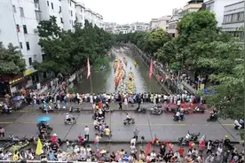河涌里的龙船景！22支龙舟队云集番禺市桥“西郊龙船景”图片