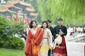 国风快闪今晚起亮相大明湖畔，快来这5个点打卡吧图片