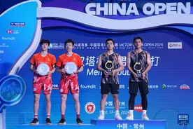 羽毛球——中国公开赛：吴世飞/伊祖丁获得男双冠军图片