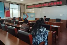 呼中区统计局召开总专包建筑企业统计业务培训会图片