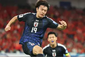 国足扳回一球1-2日本！谢文能连过两人，韦世豪助攻林良铭破门！图片