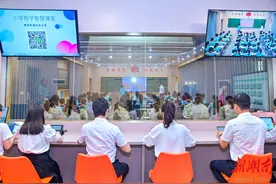 长沙唯一！湘江新区雷锋新城实验小学入选“中小学人工智能教育基地”图片