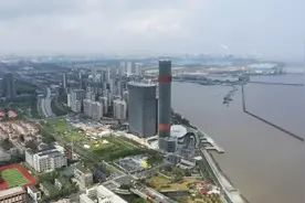 喜迎国庆，宝山城市地标建筑“三兄弟”上“新装”图片