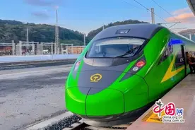 钢轨织就草原新经纬 高铁擘画北疆大通途图片