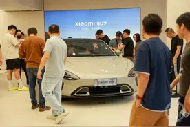 小米SU7上市12天遭遇9大质疑，雷军感慨“大家用放大镜看”图片
