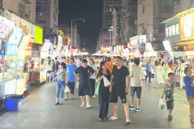 东北游客勇闯“火炉长沙”：晚上不开空调睡不着，老家要盖被子图片