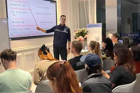 口岸签证“加速办”、服务集成“一窗办”，深圳公安全方位优化外……图片