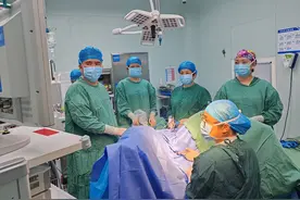 【关注铜仁省级区域医疗中心】14岁少女月经迟迟不来，还经常腹痛?铜医专家3小时重塑“女儿身”图片