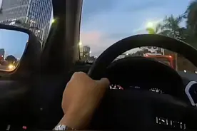 厦门海沧一男子当街截停警车？后续来了！图片