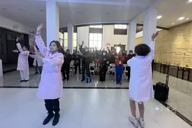 中医课与手工课碰撞出“不一样的花火”，助力老年人乐享健康生活图片