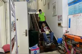 爬楼机，让嘉定南翔镇“悬空老人”幸福落地图片