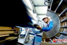 陇拍客|山丹：加速生产输水管道 助力冬季灌溉图片