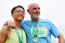 苏河半马火热开跑，51岁的海港主帅穆斯卡特成绩1小时42分，算啥水平？图片