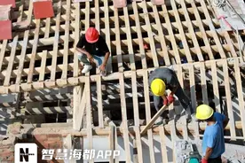 古城老旧房屋违建作为经营性场所，拆除！图片